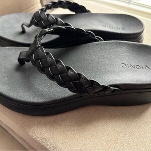 Vionic Kenji Black Braided Platform Thong Sandals NEW Size 9
Never worn!